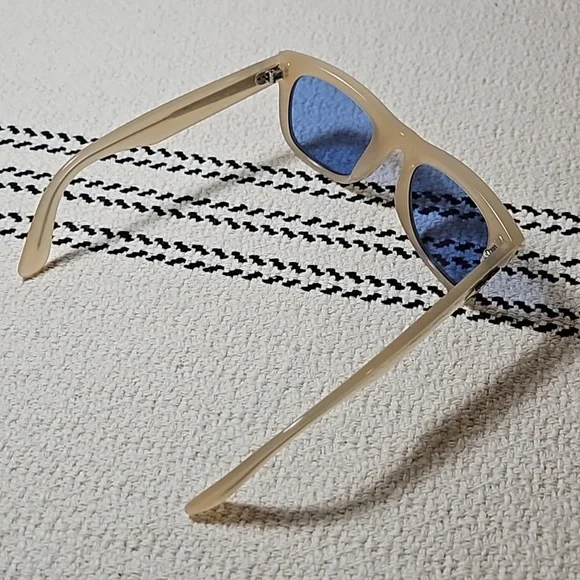 Ray-Ban Beige and Blue Sunglasses - Picture 5 of 6